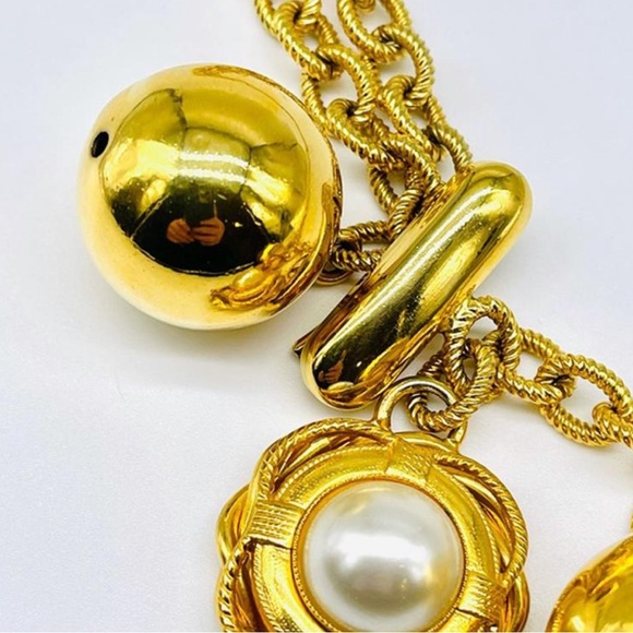 MOSCHINO gold chain link belt with charms. Collectors piece - Picture 5 of 7